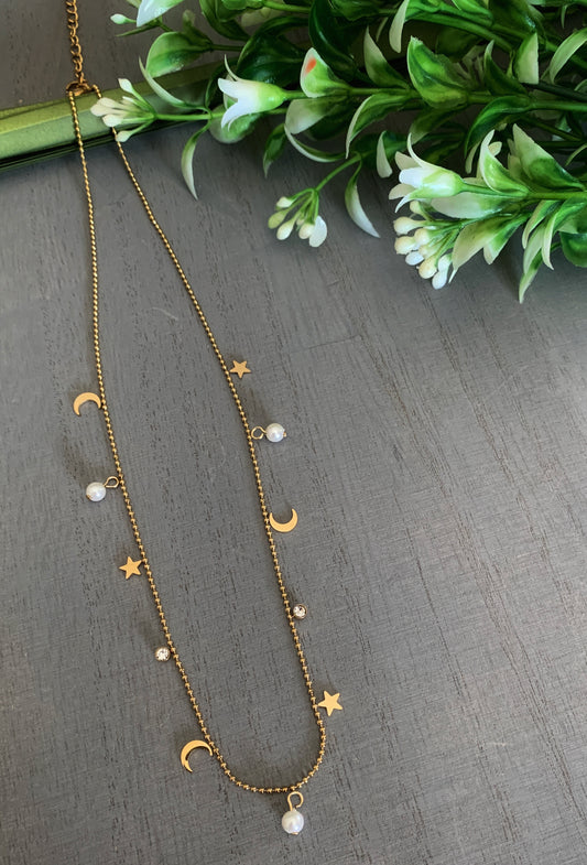 MOON PEARL NECKLACE